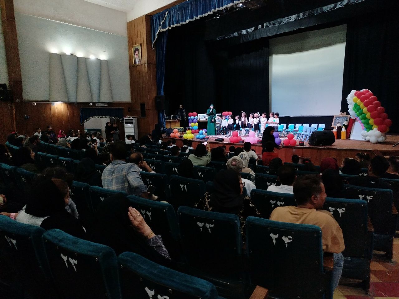 جشن باشکوه فارغ‌ التحصیلی نوگلان رنگین کمان کاشمر