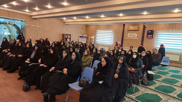 جلسه آموزش خانواده در دبستان دخترانه شاهد تحقیقی ناحیه۶