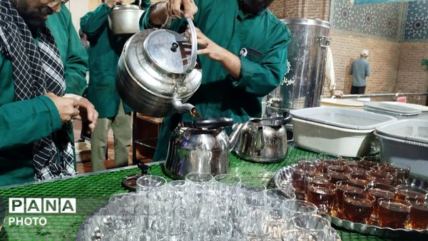 گذری بر غرفه دهه نودی ها و چایخانه حضرت زهرا(س)