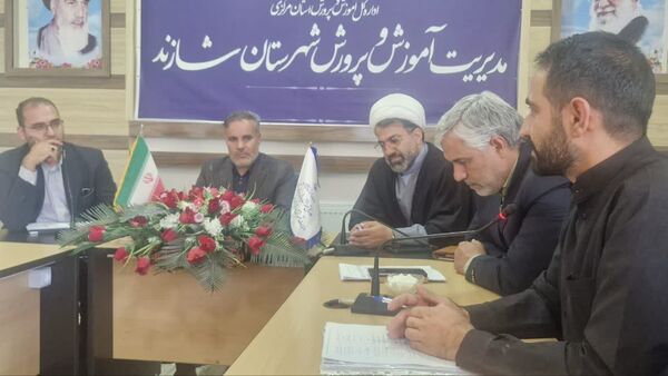 بازدید وزراتی از فعالیت‌های اجرا شده برنامه نماد در مدارس شازند 