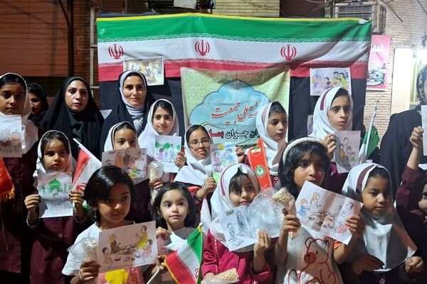 حضور دانش‌آموزان دبستان استقلال در تجمعات شبانه حاجی‌آباد