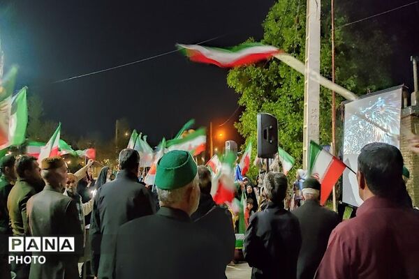 یک دنیا شاهد و مبهوت از حضور خیابانی مردم شهر بار