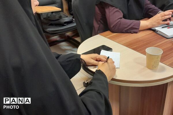 جلسه‌ هم‌افزایی‌ مربیان‌ کودکستان ناحیه دو بهارستان