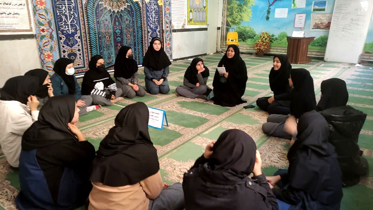  استفاده نادرست از فضای مجازی باعث دور شدن نوجوان از واقعیت‌ها می‌شود