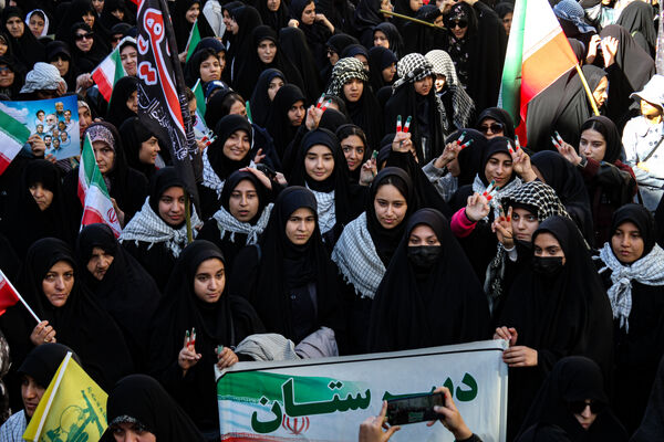 حضور پرشور دانش آموزان زنجانی در راهپیمایی ۱۳ آبان