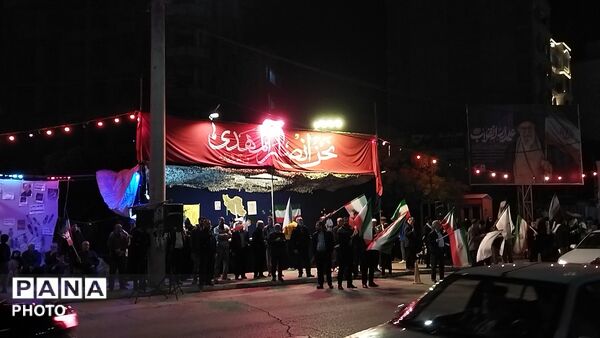 میدان ازادی هر شب میزبان وطن پرستان نیشابوری می شود 