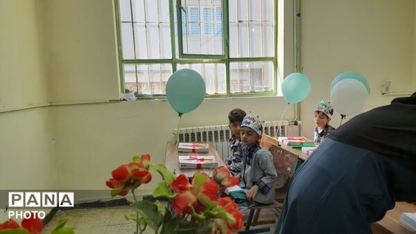 جشن شکوفه‌ ها در دبستان پسرانه شهید رجایی شهرستان سلسله 