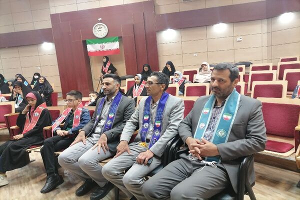 تقدیر از دانش‌آموز خبرنگاران فعال ناحیه 2 مشهد