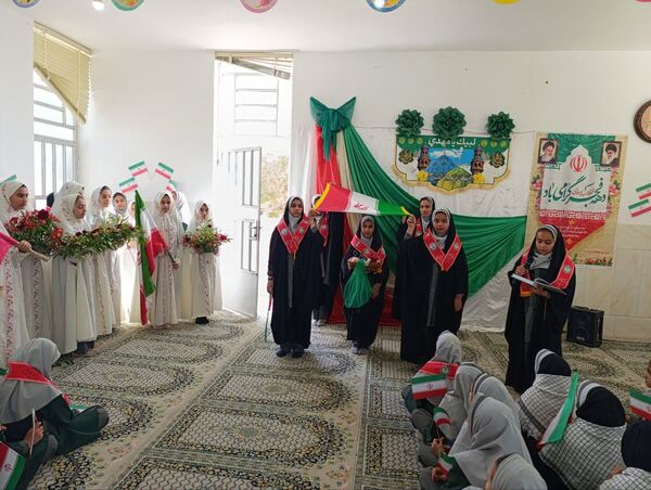 یاوران انقلاب در دبستان خدیجه کبری ابرکوه