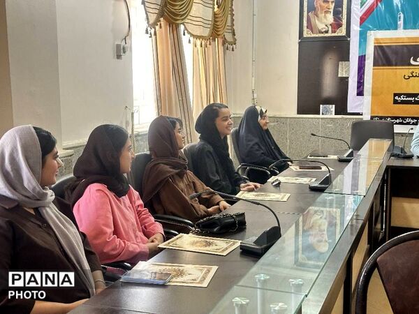 آیین تجلیل از خبرنگاران پانا و اعضای شورای دانش‌آموزی بستک