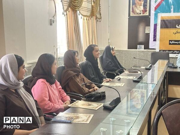 آیین تجلیل از خبرنگاران پانا و اعضای شورای دانش‌آموزی بستک