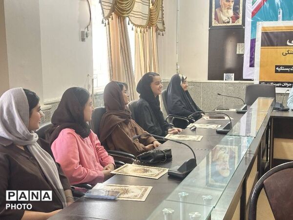 آیین تجلیل از خبرنگاران پانا و اعضای شورای دانش‌آموزی بستک