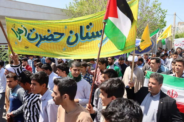 راهپیمایی دانش‌آموزان جعفرآباد قم در اعلام حمایت از عملیات وعده صادق