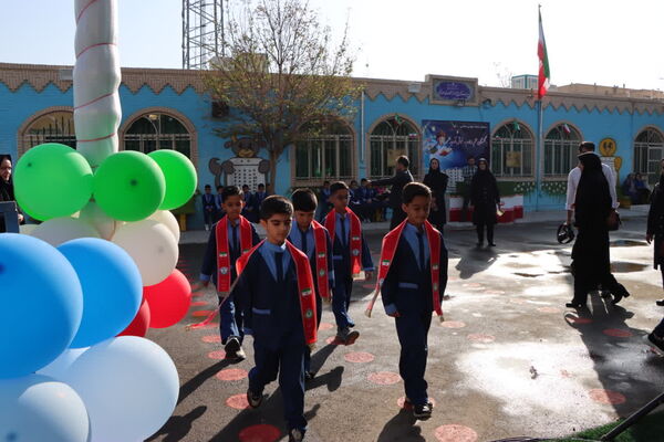 نواخته شدن زنگ شکوفه‌ها در یزد