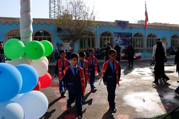 نواخته شدن زنگ شکوفه‌ها در یزد