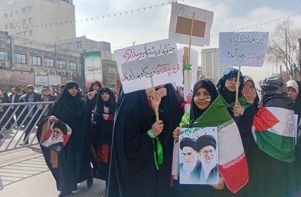 حضور پر شور مردم مشهد در راهپیمایی ۲۲ بهمن