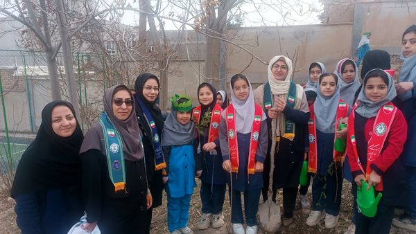 درختکاری در دبستان شهید ذکاوتی مایوان