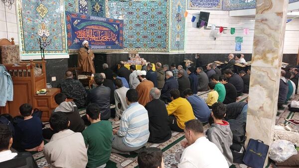 اعتکاف دانش‌آموزی در مسجد زینب کبری (س) تهران