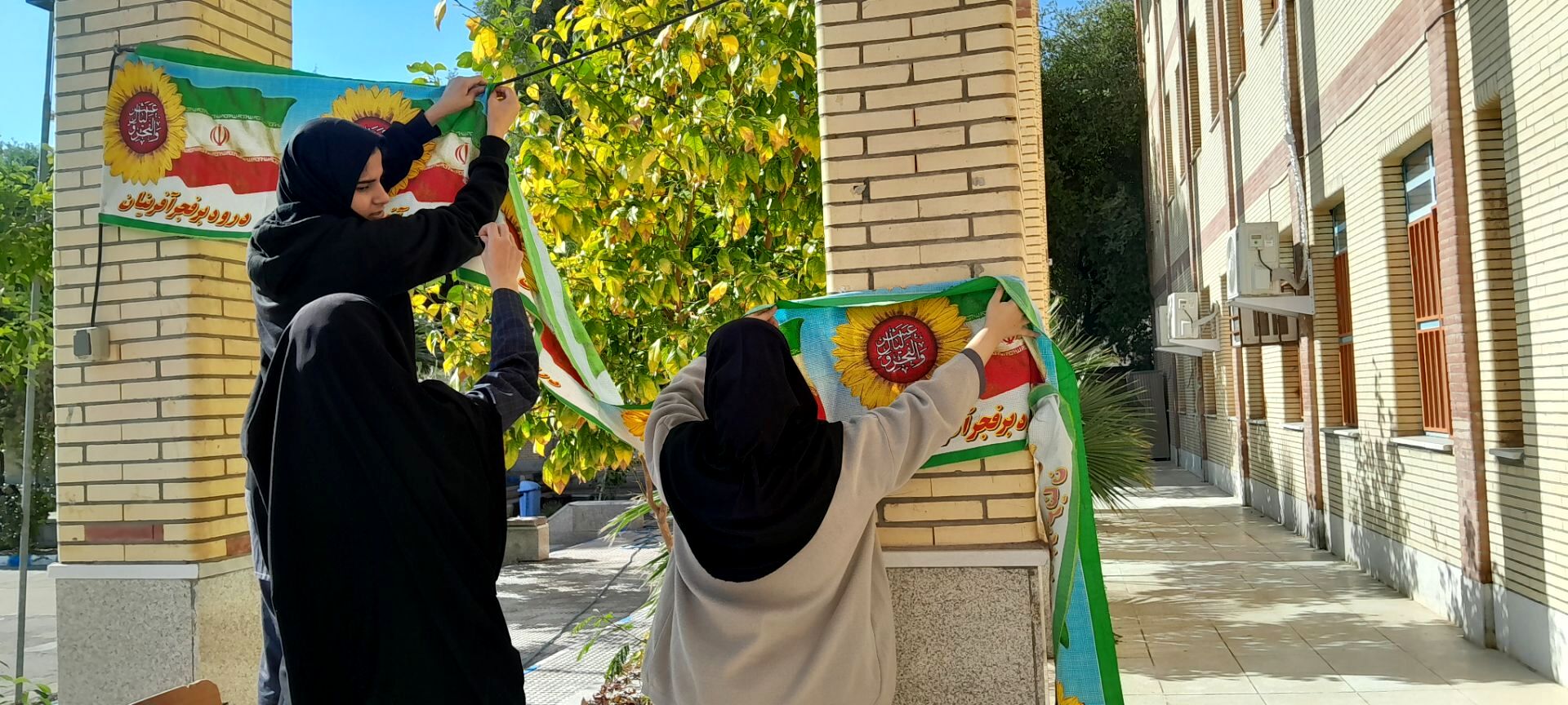 آموزشگاه فاطمیه جیرفت به استقبال «دهه فجر»