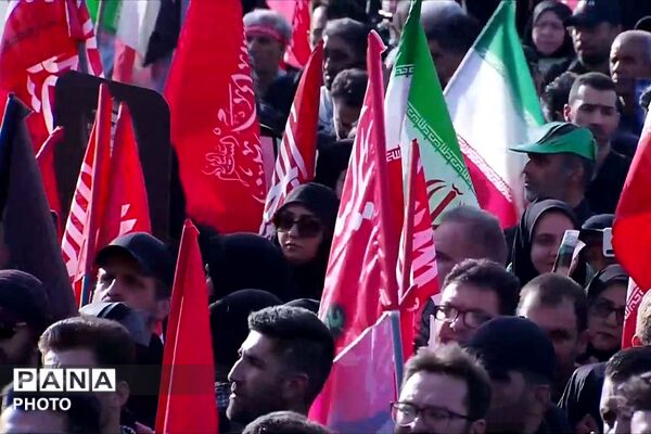 اشک‌ها و بغض‌های میلیونی در مسیر تشییع پیکر مطهر رهبر شهید