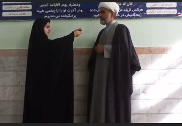 دست هایی که برای نزول رحمت الهی بالا می روند