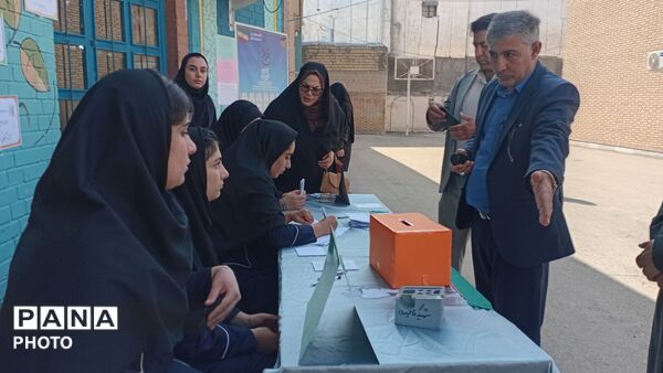 انتخابات انجمن اولیا در دبیرستان نمونه شهید مهناز کائیدی