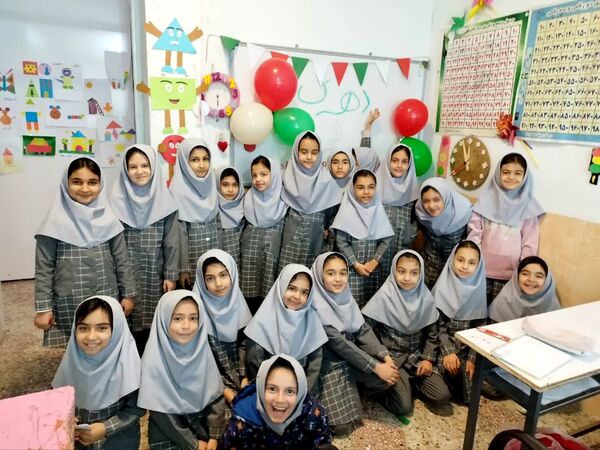 برنامه های فجر انقلاب در آموزشگاه بنیاد۱۵ خرداد ابرکوه