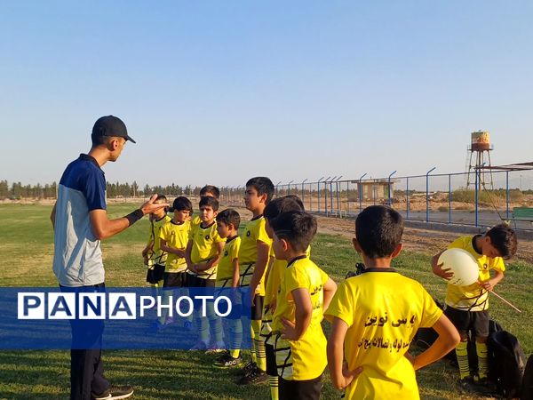 راه اندازی مدرسه فوتبال پسران باشگاه پر سیمرغ شهر حبیب آباد