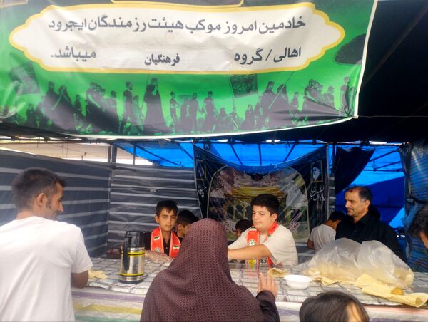 خدمت‌رسانی فرهنگیان و دانش‌آموزان پیشتاز زنجانی در موکب هیات رزمندگان ایجرود