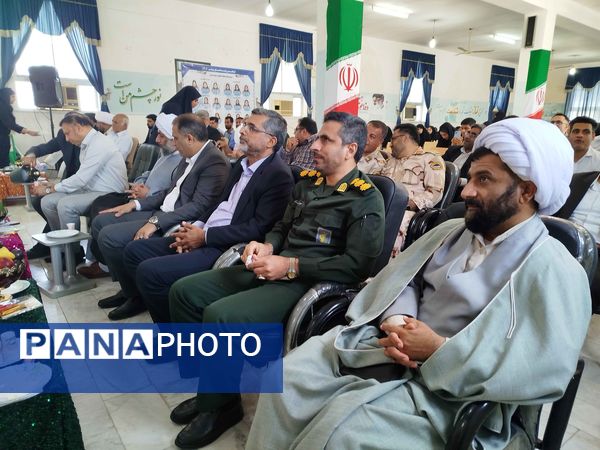 نواختن زنگ مهر و ایثار و ادای احترام به یادمان شهدا در بندر لنگه 