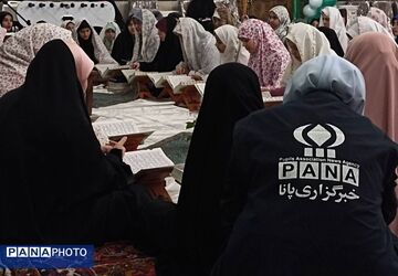 نوجوانی که در اعتکاف، جهانی فکر می‌کند