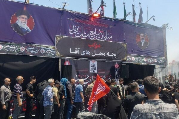وداع پرشور و تاریخی امت با پیکر پاک رهبر شهید در میدان انقلاب تهران