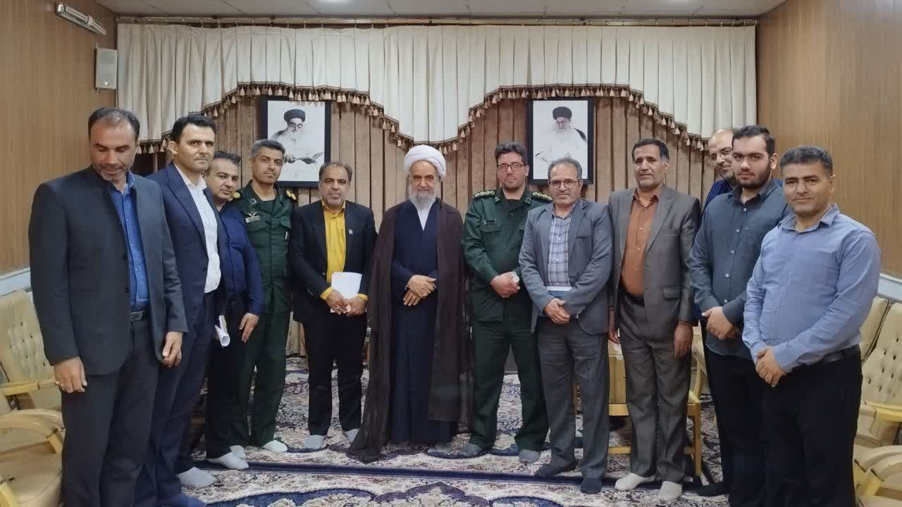 حضور در یادواره شهدا وظیفه ملی و انسانی است