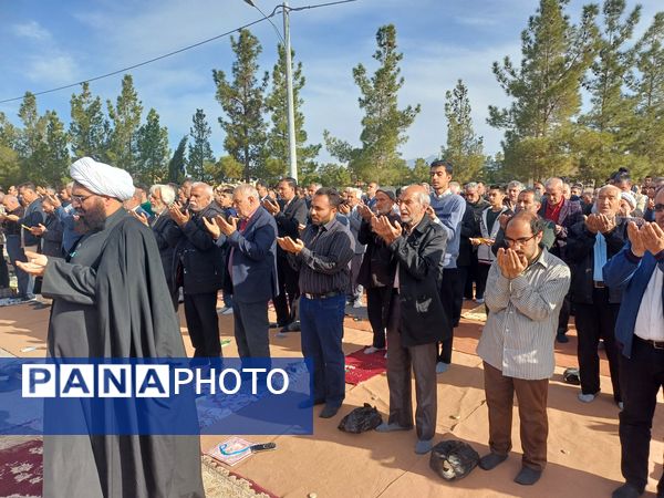 نماز عید فطر در گلزار شهدا شهرستان کوهپایه