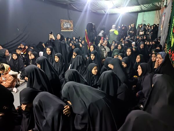 تشییع پیکر شهید گمنام در نمایشگاه یاس کبود 
