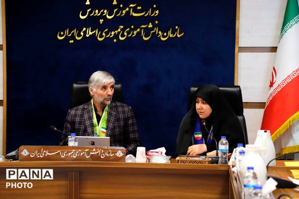 نشست هم‌اندیشی مسئولان دانش‌آموزی تهران با محور آموزش مربیان و مدیریت مصرف انرژی