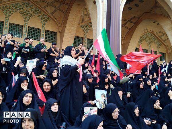 ثبت تاریخی‌ترین وداع در قلب جهان