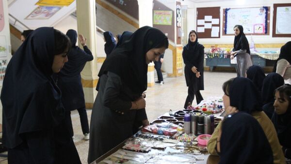 بازارچه دانش‌آموزی دبیرستان سپیده کاشانی ناحیه۱ 