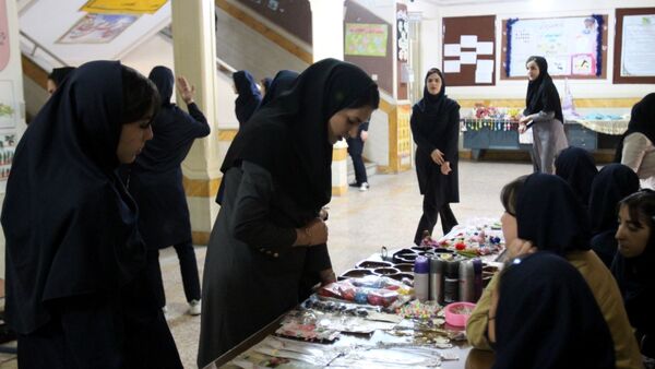 بازارچه دانش‌آموزی دبیرستان سپیده کاشانی ناحیه۱ 