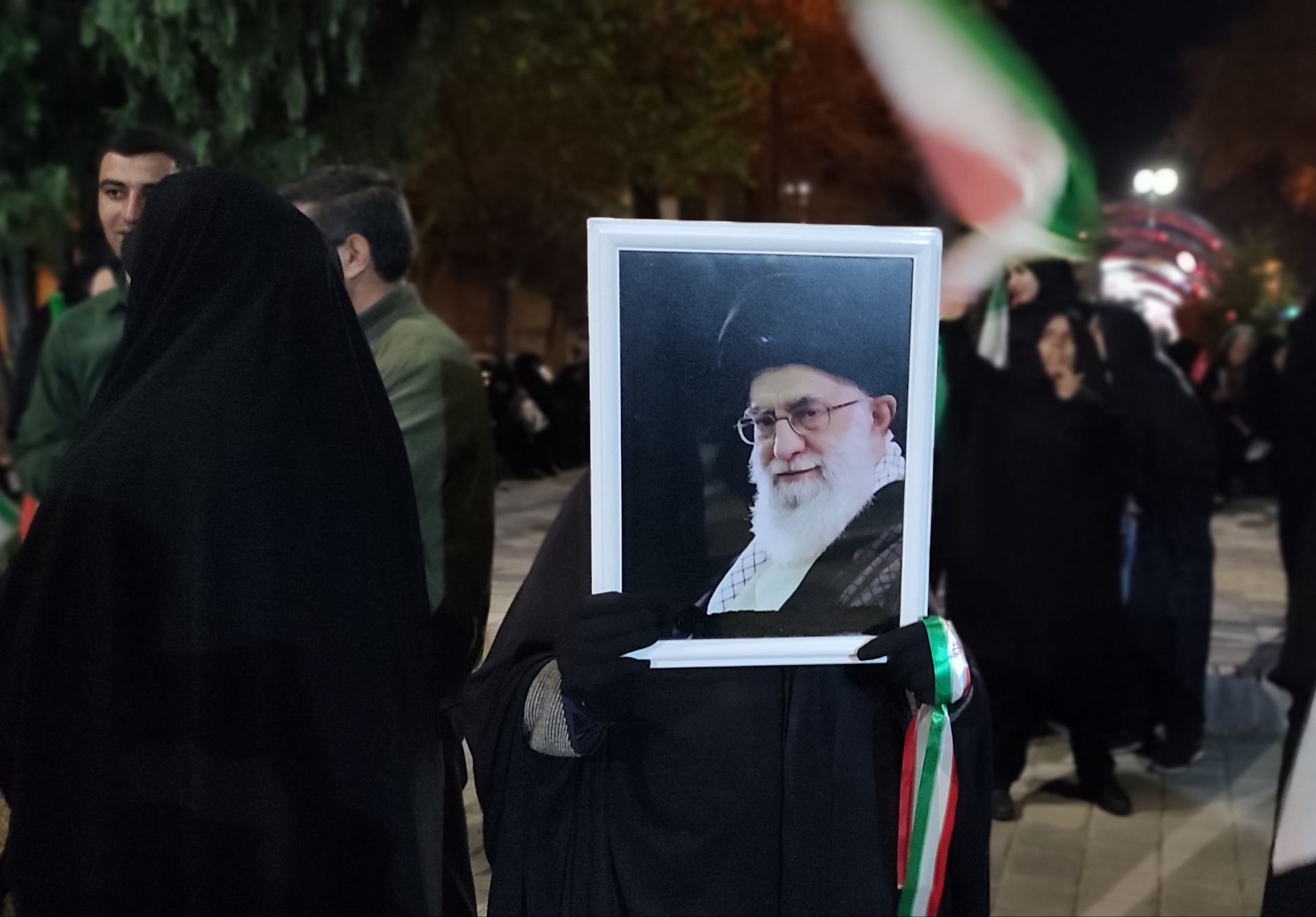 همبستگی در صف اول از راهپیمایی‌های شبانه تا پاسداشت روز معلم