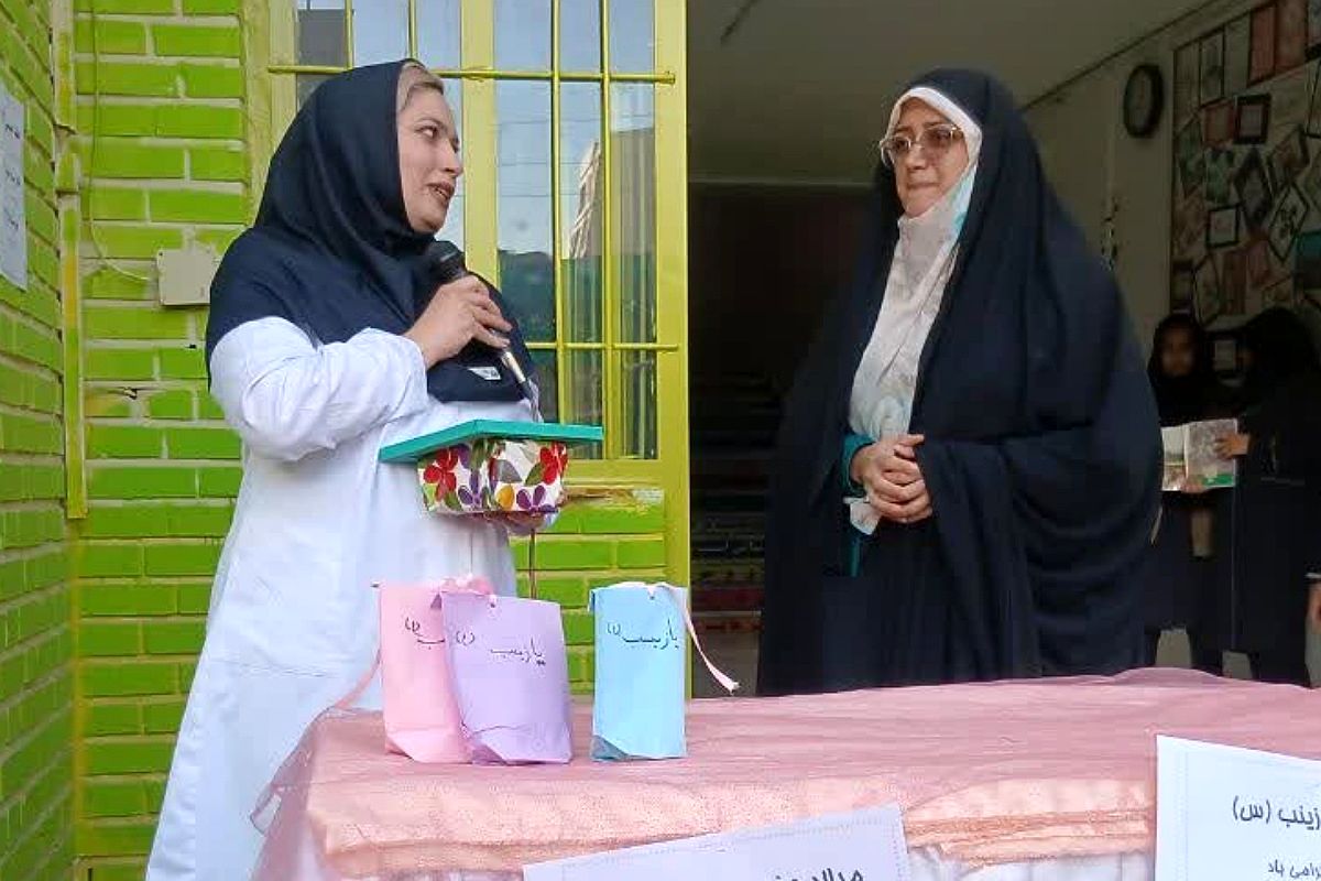 برگزاری جشن و تجلیل از مادران پرستار در مدرسه دکتر رزمی و قدس ناحیه دو شهرری 