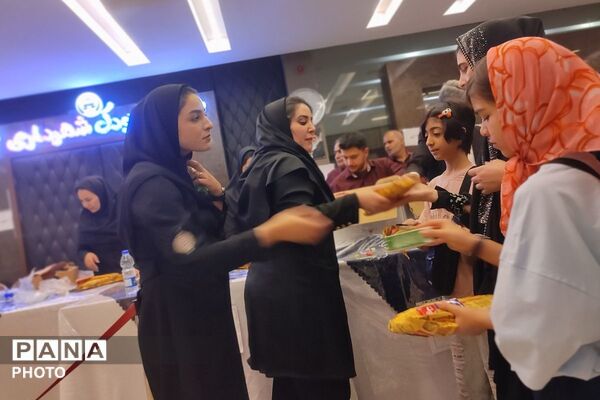 توزیع یک‌هزار بسته تحصیلی در جشن عاطفه‌های شهرقدس