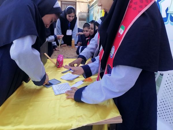 مراسم انتخابات شورای دانش آموزی در دبیرستان ناهید نخودی 