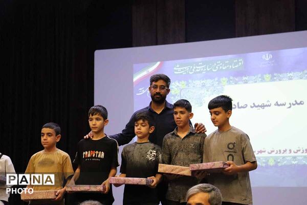 تابستانِ پربارِ دانش‌آموزان گرمه‌ای با تجلیل از ۲۲۰ برگزیده به پایان رسید
