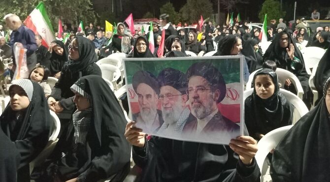 نقش‌آفرینی دانش‌آموزان زرقانی در یادبود رهبر شهید انقلاب