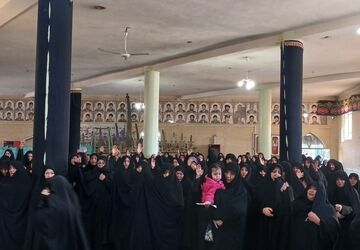 قیام دختران و بانوان انقلابی شهر بن در خون‌خواهی رهبر شهید