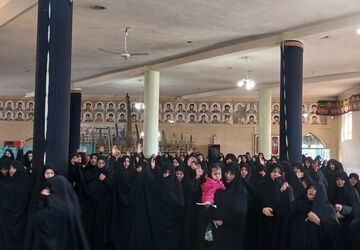 قیام دختران و بانوان انقلابی شهر بن در خون‌خواهی رهبر شهید