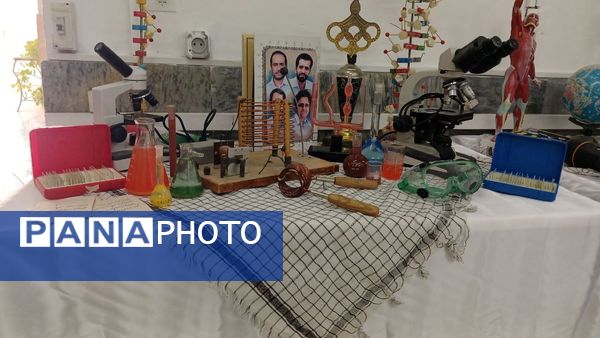 برپایی نمایشگاه دستاوردهای انقلاب‌اسلامی در دبیرستان نمونه‌تربیت شهرستان محلات