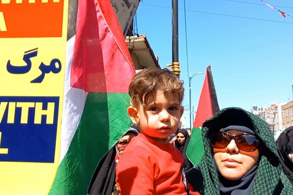 حضور پرشور اقشار مختلف مردم بهارستان دو در راهپیمایی روز جهانی قدس 