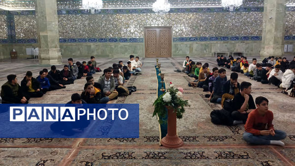 آیین جشن تکلیف دانش‌آموزان دبیرستان شهید غفاری قم